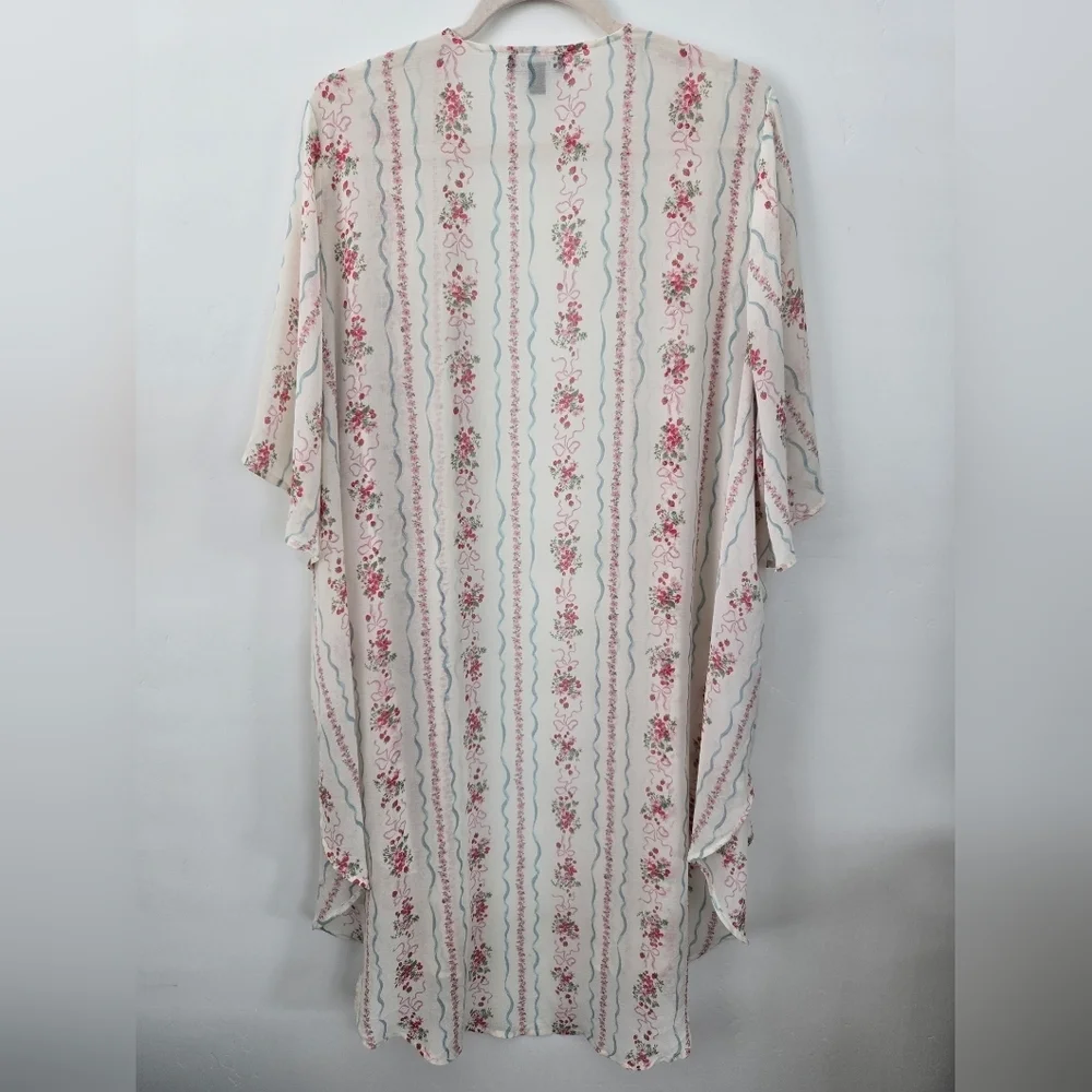 Torrid Textured Chiffon Kimono color:Antoinette floral. Torrid Size 0 (L)